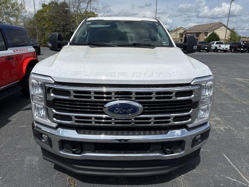Oxford White 2024 Ford F-250 XLT