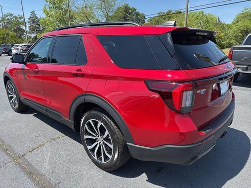 Rapid Red Metallic Tinted Clearcoat 2026 Ford Explorer ST-Line