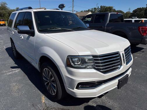White Platinum Metallic Tri-Coat 2015 Lincoln Navigator Base