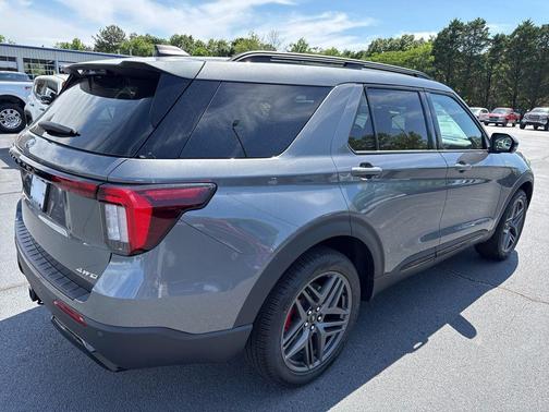 Carbonized Gray Metallic 2026 Ford Explorer ST-Line
