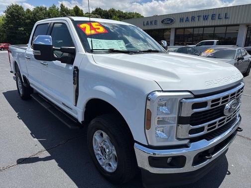 Oxford White 2025 Ford F-250 XLT