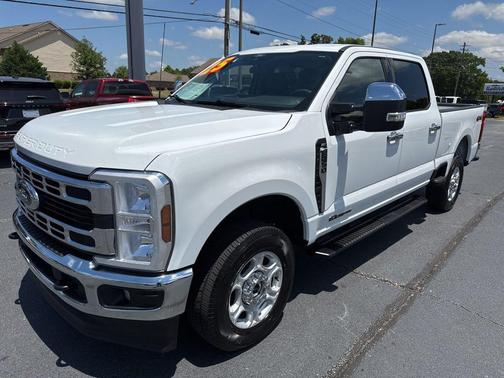 Oxford White 2025 Ford F-250 XLT