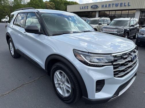 Space White Metallic 2026 Ford Explorer Active