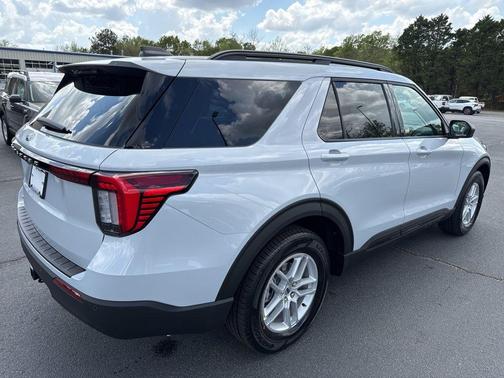 Space White Metallic 2026 Ford Explorer Active