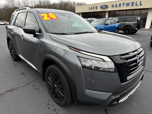 2024 Nissan Pathfinder Platinum FWD