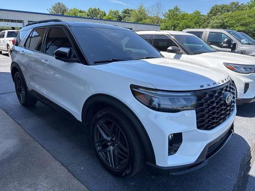 Star White Metallic Tri-Coat 2025 Ford Explorer ST