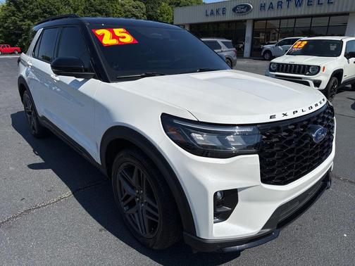 Star White Metallic Tri-Coat 2025 Ford Explorer ST