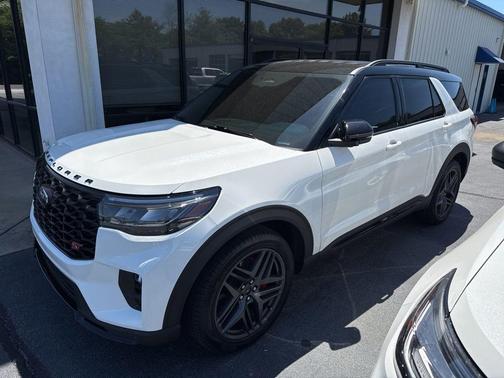 Star White Metallic Tri-Coat 2025 Ford Explorer ST