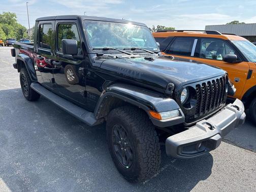 Black Clearcoat 2021 Jeep Gladiator Willys 4x4