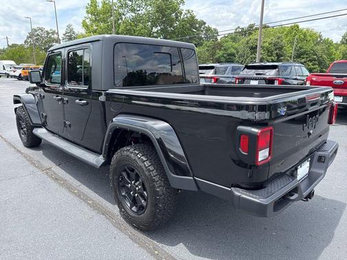 Black Clearcoat 2021 Jeep Gladiator Willys 4x4
