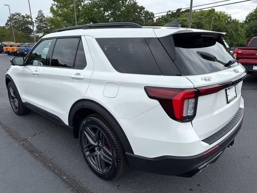Star White Metallic Tri-Coat 2026 Ford Explorer ST