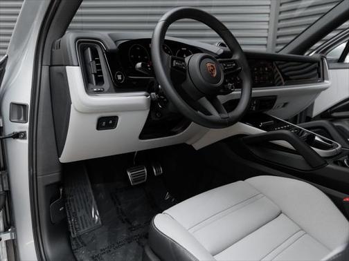 2024 Porsche Cayenne S