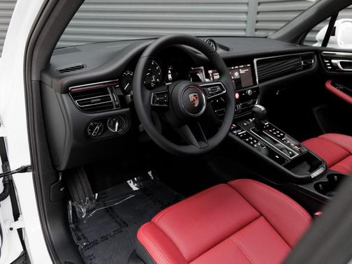 2025 Porsche Macan T