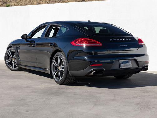 2016 Porsche Panamera 4
