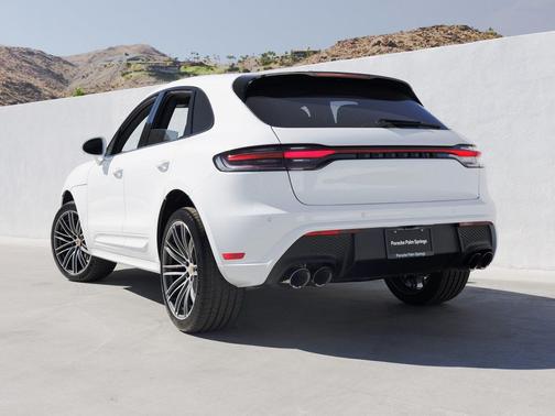 2026 Porsche Macan 