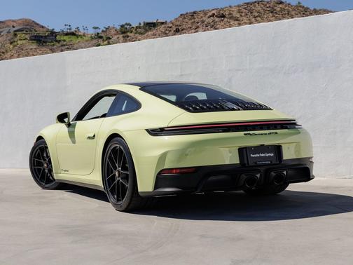 2025 Porsche 911 Carrera GTS
