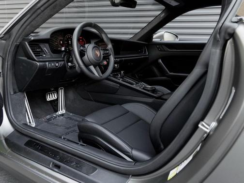 2025 Porsche 911 Carrera GTS