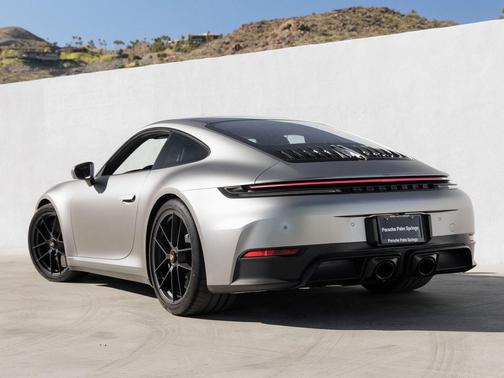2025 Porsche 911 Carrera GTS