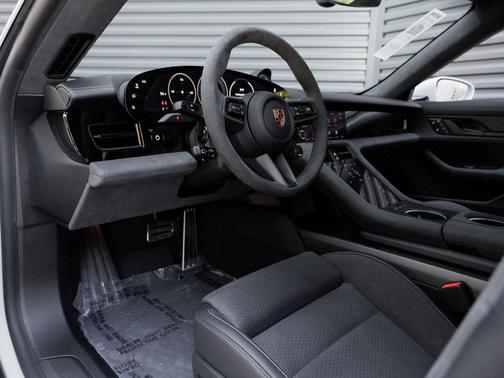 2025 Porsche Taycan GTS