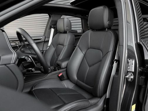 2025 Porsche Macan T