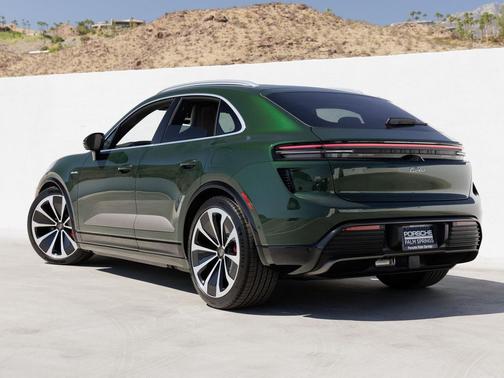 2024 Porsche Macan Turbo