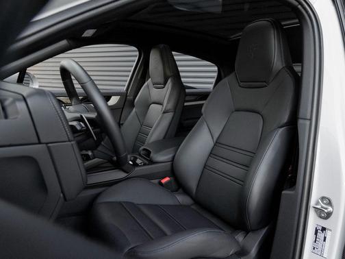 2025 Porsche Cayenne S