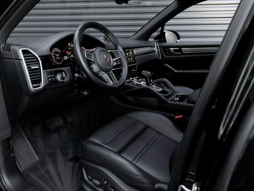 2023 Porsche Cayenne Platinum Edition