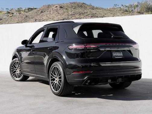 2023 Porsche Cayenne Platinum Edition