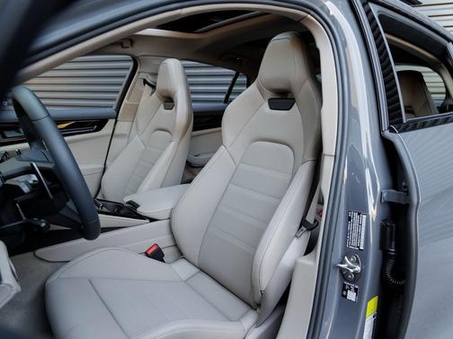 2026 Porsche Panamera 4 E-Hybrid