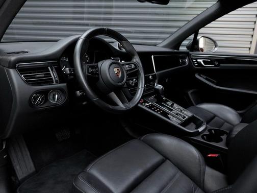 2023 Porsche Macan T