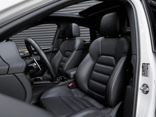 2023 Porsche Macan T