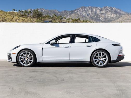 2025 Porsche Panamera 