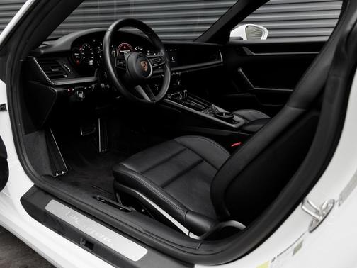 2021 Porsche 911 Carrera