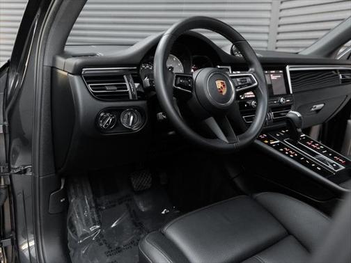 2022 Porsche Macan Base