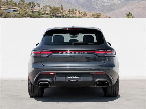 2022 Porsche Macan Base