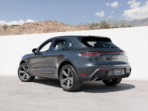 2022 Porsche Macan Base
