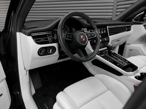 2022 Porsche Macan Base