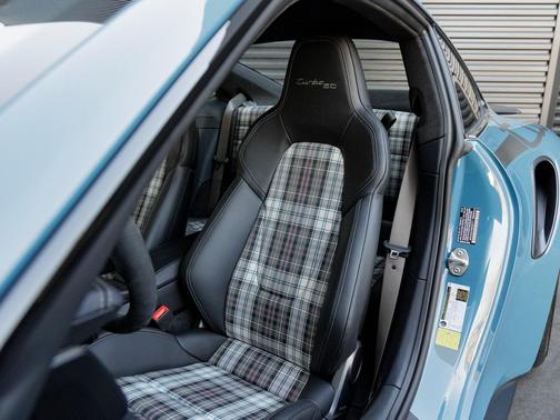 2025 Porsche 911 Turbo