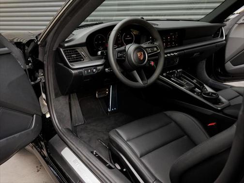 2025 Porsche 911 Carrera