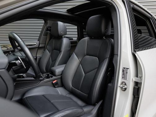 2025 Porsche Macan T