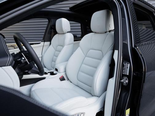 2025 Porsche Macan S