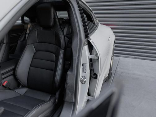2025 Porsche Taycan Turbo