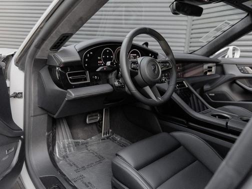 2025 Porsche Taycan Turbo