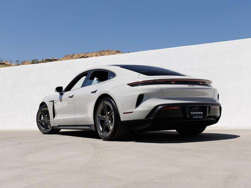 2025 Porsche Taycan Turbo