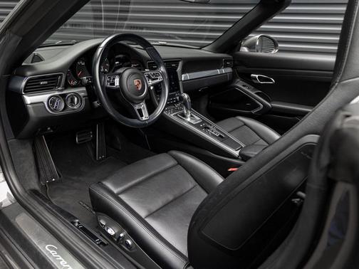 2018 Porsche 911 Carrera