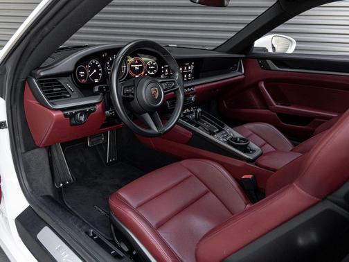 2022 Porsche 911 Carrera