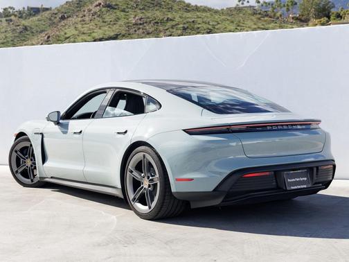 2025 Porsche Taycan 