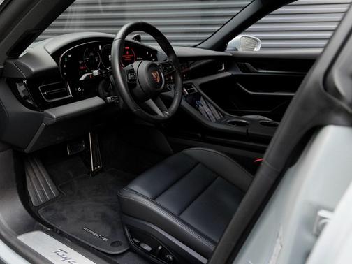 2025 Porsche Taycan 