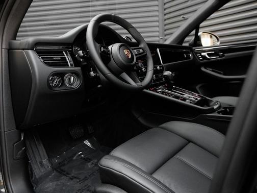 2025 Porsche Macan T