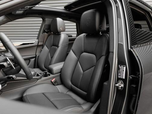2025 Porsche Macan T